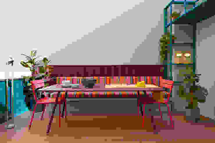 Colorful Terrace, se.studio se.studio モダンデザインの テラス