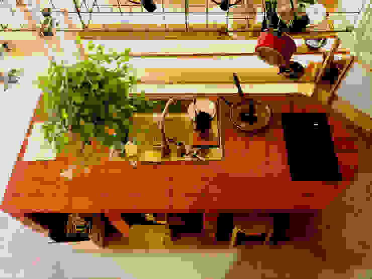 キッチンカウンター INTERIOR BOOKWORM CAFE 小さなキッチン レンガ 赤色 モルタル床