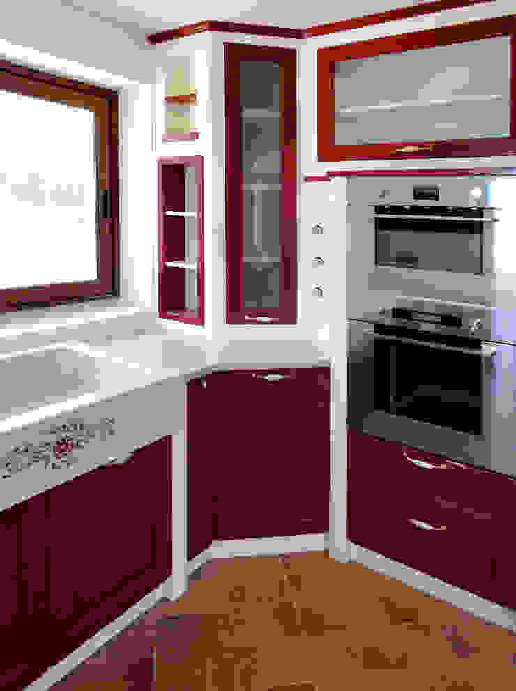 Cucina in muratura, Falegnamerie Design Falegnamerie Design Cucina in stile classico Legno Rosso cucina rossa, cucina su misura, cucina classica, cucina in muratura