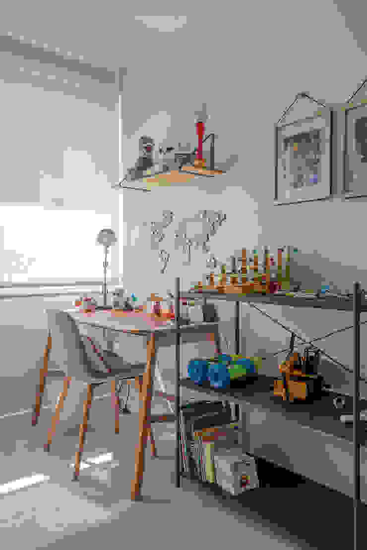 Quarto - Apartamento em Lisboa - Shi Studio Interior Design ShiStudio Interior Design Quartos de rapaz shistudio, shi studio, sheila moura azevedo, matosinhos, porto, lisboa, design, decoração, arquitetura, interiores, projeto, remodelação, sala, entrada, jantar, cozinha