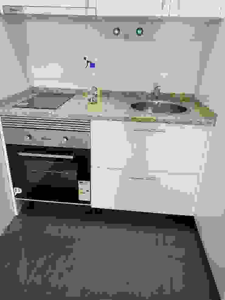 Como transformar uma despensa numa cozinha funcional?, Home 'N Joy Remodelações Home 'N Joy Remodelações Small kitchens White