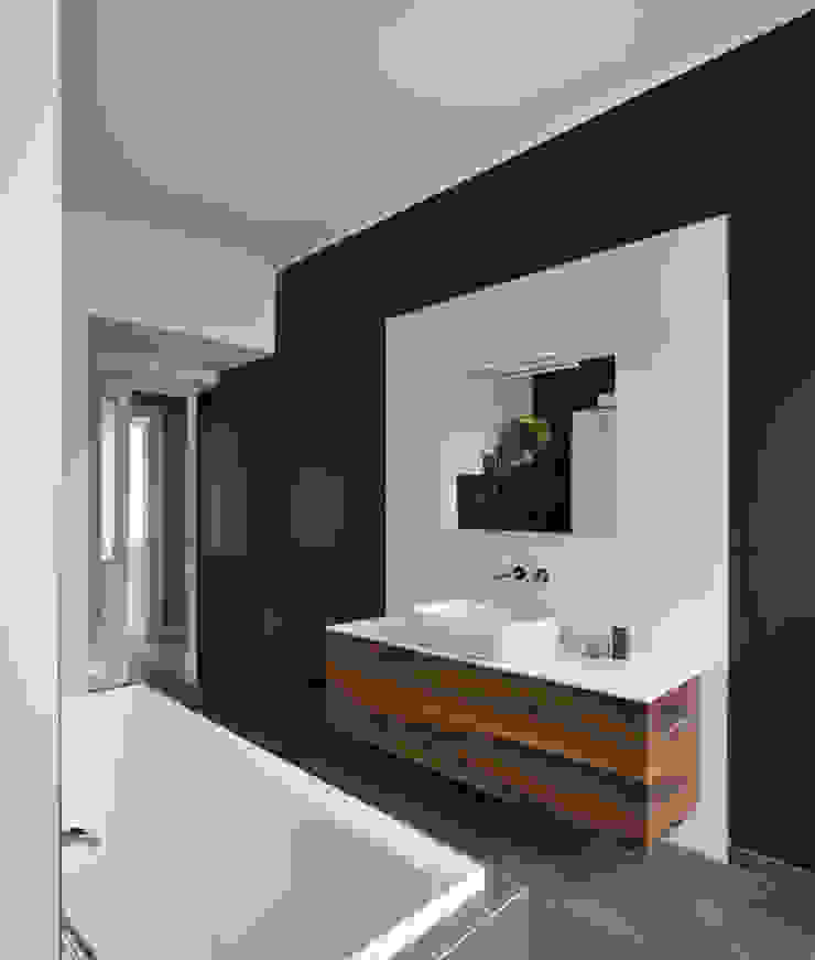 Ristrutturazione <q>chiavi in mano </q> di appartamento in stabile d'epoca ( fine '900 ) Casahome Restructura di Sparascio P.I. Antonio s.a.s.