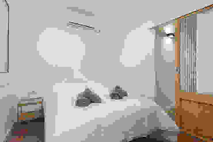 Lleó 20 Bcn, QR+P arquitectura QR+P arquitectura クラシカルスタイルの 寝室 白色