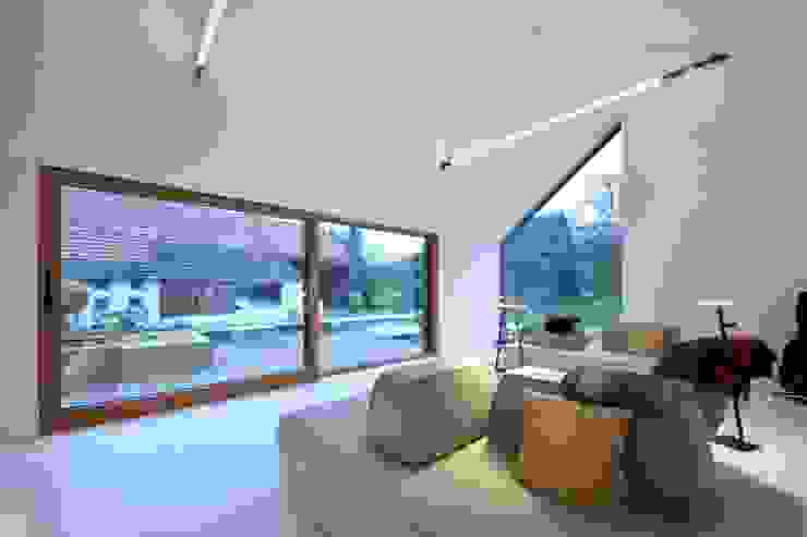 Kultursalon Niederleis Ausgefallene Wohnzimmer von 3rdskin architecture gmbh Ausgefallen
