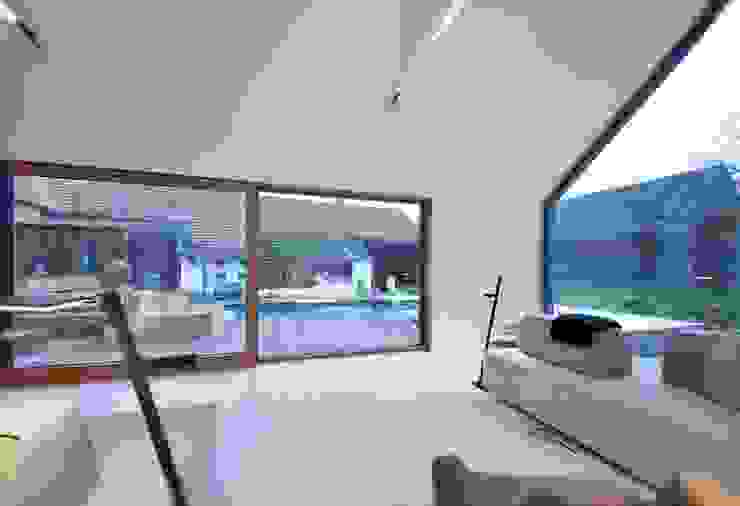 Kultursalon Niederleis Ausgefallene Wohnzimmer von 3rdskin architecture gmbh Ausgefallen
