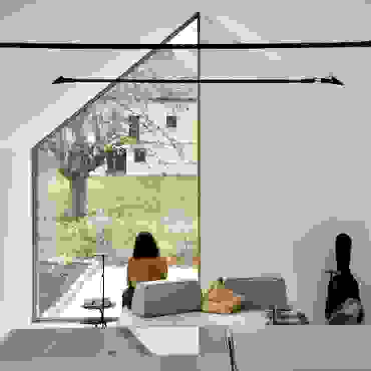 Kultursalon Niederleis Ausgefallene Wohnzimmer von 3rdskin architecture gmbh Ausgefallen