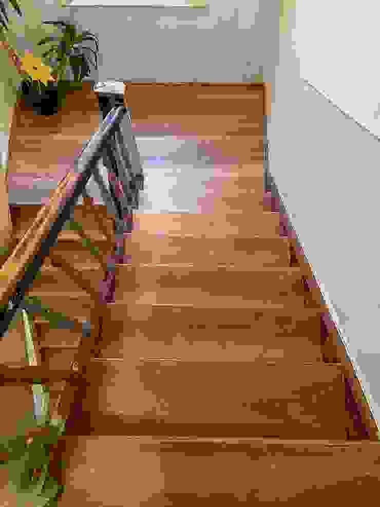 Eiche Vintage Treppenrenovierung Treppe Holzwerkstoff Braun Treppenrenovierung Holztreppe, Renovierungsstufe Laminat, Holzgeländer abgezogen, Geländer Vintage, Vintage, Shabby Chic, vorher-nachher