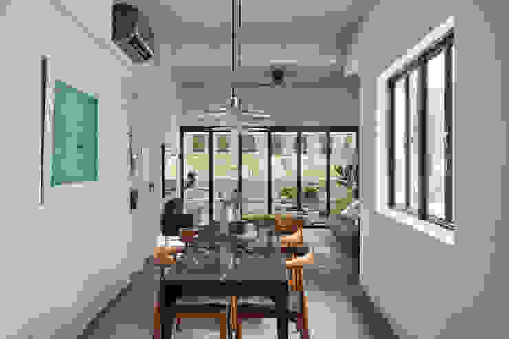 Moh Guan Eightytwo Modern dining room