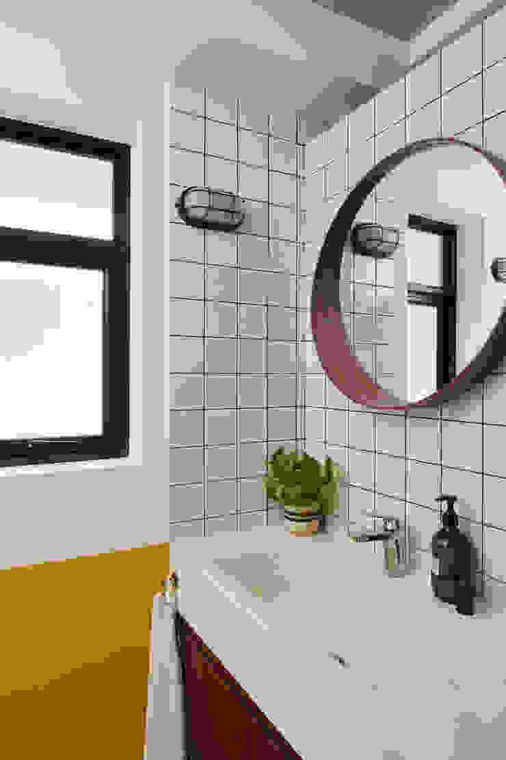 Moh Guan Eightytwo Modern bathroom