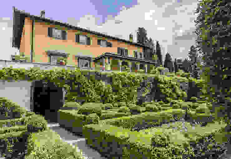 Villa Rinascimentale sulle colline di Firenze, Sammarro Architecture Studio Sammarro Architecture Studio Classic style garden