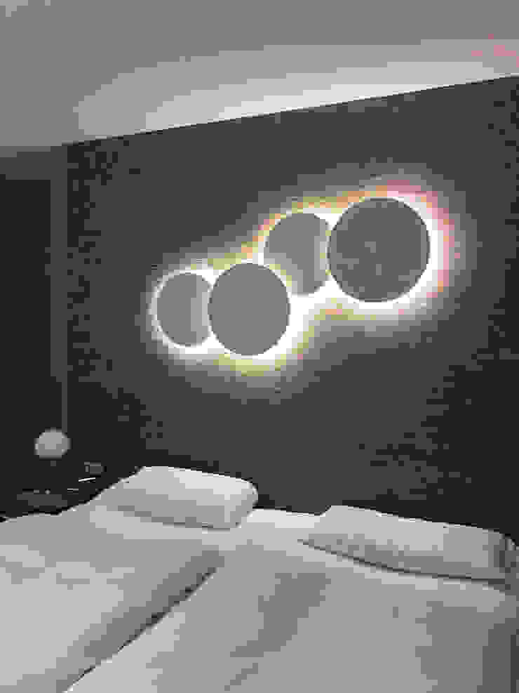 camera da letto Luisa Olgiati Camera da letto moderna tappezzeria lavabile, illuminazione Vibia
