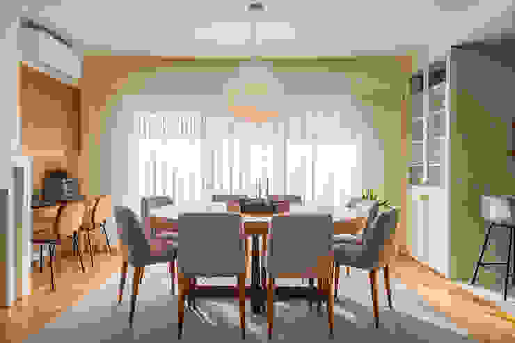 Sala de jantar - Apartamento no Campo Alegre - SHI Studio Interior Design ShiStudio Interior Design Salas de jantar minimalistas shi studio, shistudio, sheila moura azevedo, design, interiores, atelier, empresa, projeto, arquitetura, decoração, apartamento, porto, matosinhos, portugal, remodelação