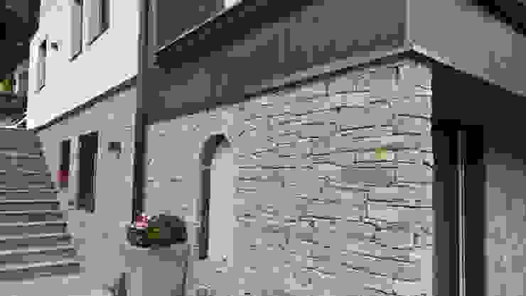 Beola grigia venata e smolleri in luserna mista MARBE IDEA Case in stile rustico Beola grigia, luserna, smolleri, rivestimento, muro esterno