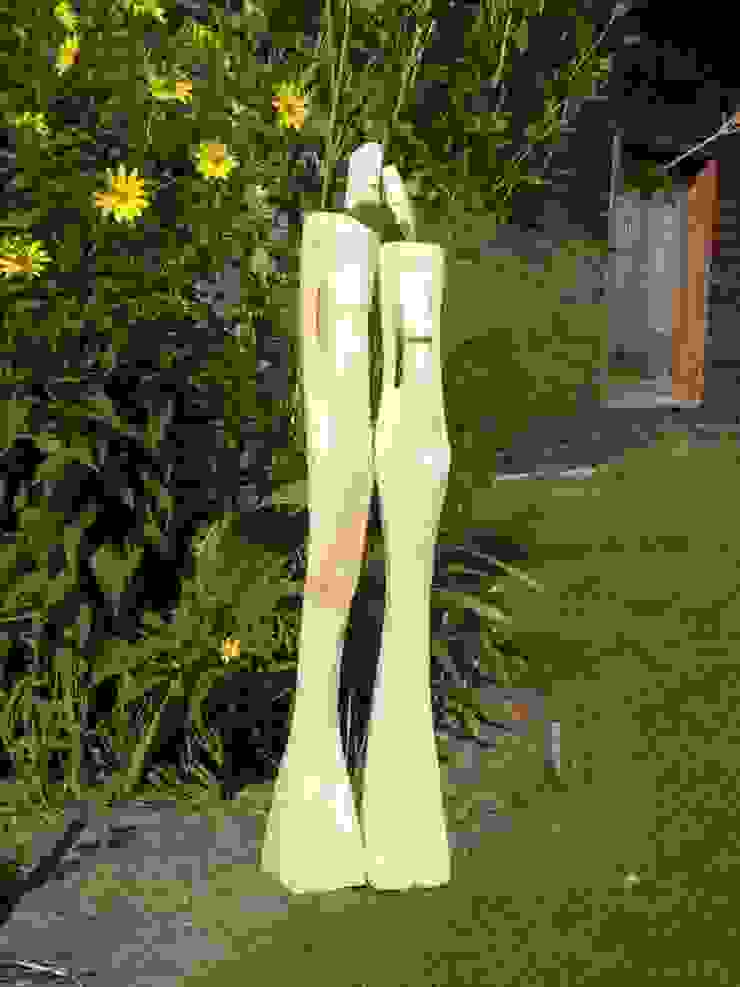 XXL-Skulptur aus Holz, lebensgroße Skulpturen, Kunstwerkstatt Heilmann Kunstwerkstatt Heilmann Gartenteich Pflanze,Kleid,Skulptur,Botanik,Statue,Taille,Kleid,Gras,Kunst,Strauch