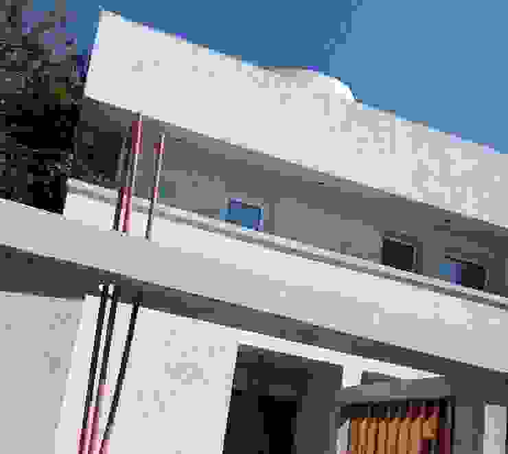Vista Exterior Luis Penfold Arquitecto Livings modernos: Ideas, imágenes y decoración Hormigón Blanco