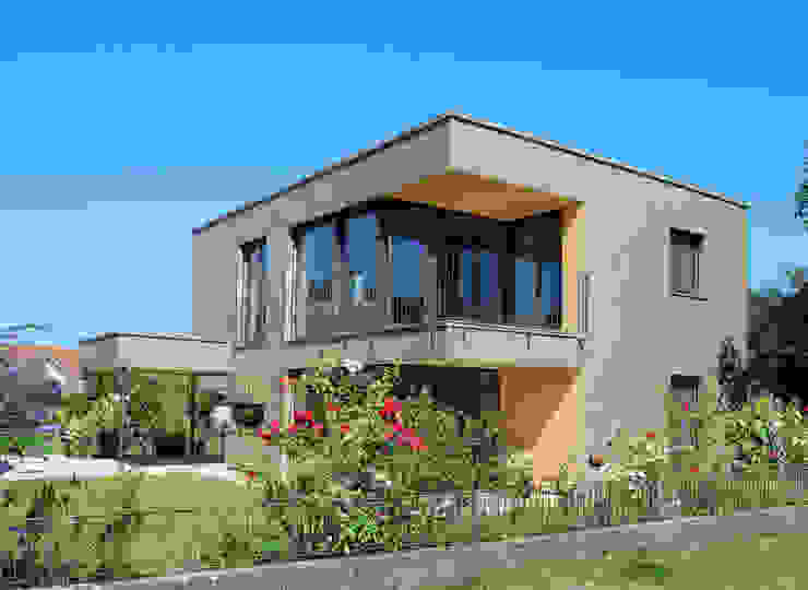 Gartenansicht schroetter-lenzi Architekten Kleines Haus Aluminium/Zink Metallic/Silber Prefa, Holzhaus, kleines Haus