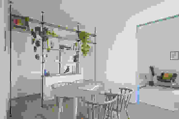 Cross, llabb architettura llabb architettura Modern Dining Room