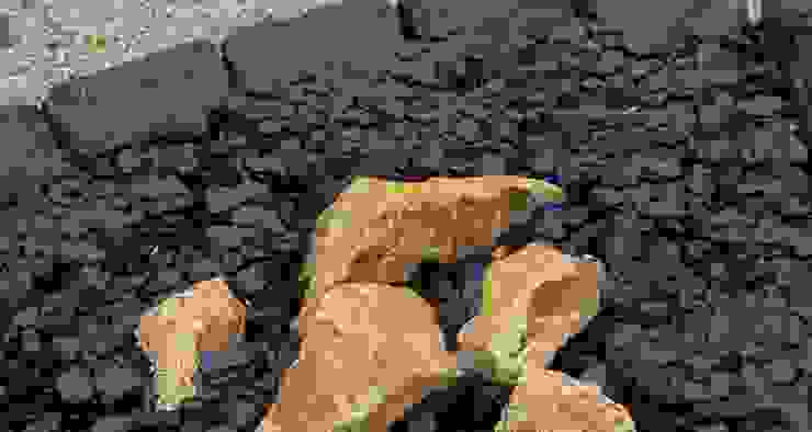 Yellow rocks with a gravel soil of rolled slate Canteras el Cerro Garden Accessories & decoration Slate Black