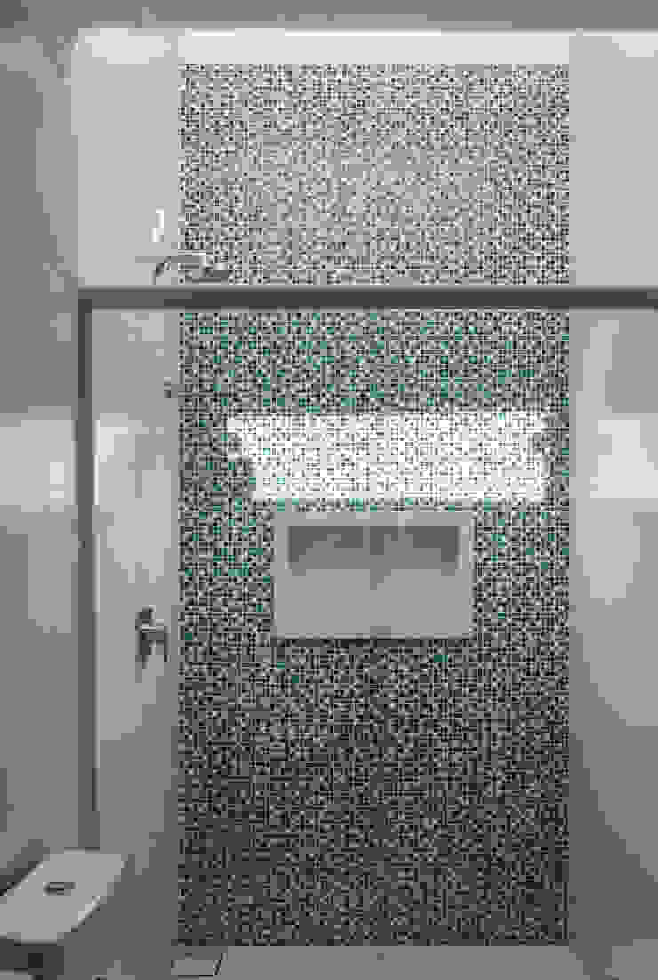 Sostenibilidad y elegancia _ Obra Nueva - Casa Unifamiliar, Luciane Gesualdi | arquitectura y diseño Luciane Gesualdi | arquitectura y diseño Modern style bathrooms Tiles Blue