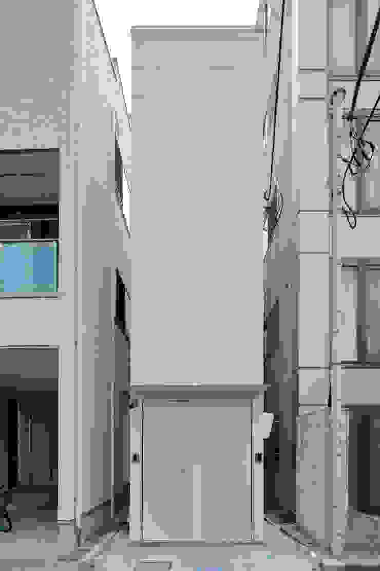 アラカワアレイ, another APARTMENT LTD. / アナザーアパートメント another APARTMENT LTD. / アナザーアパートメント モダンな 家