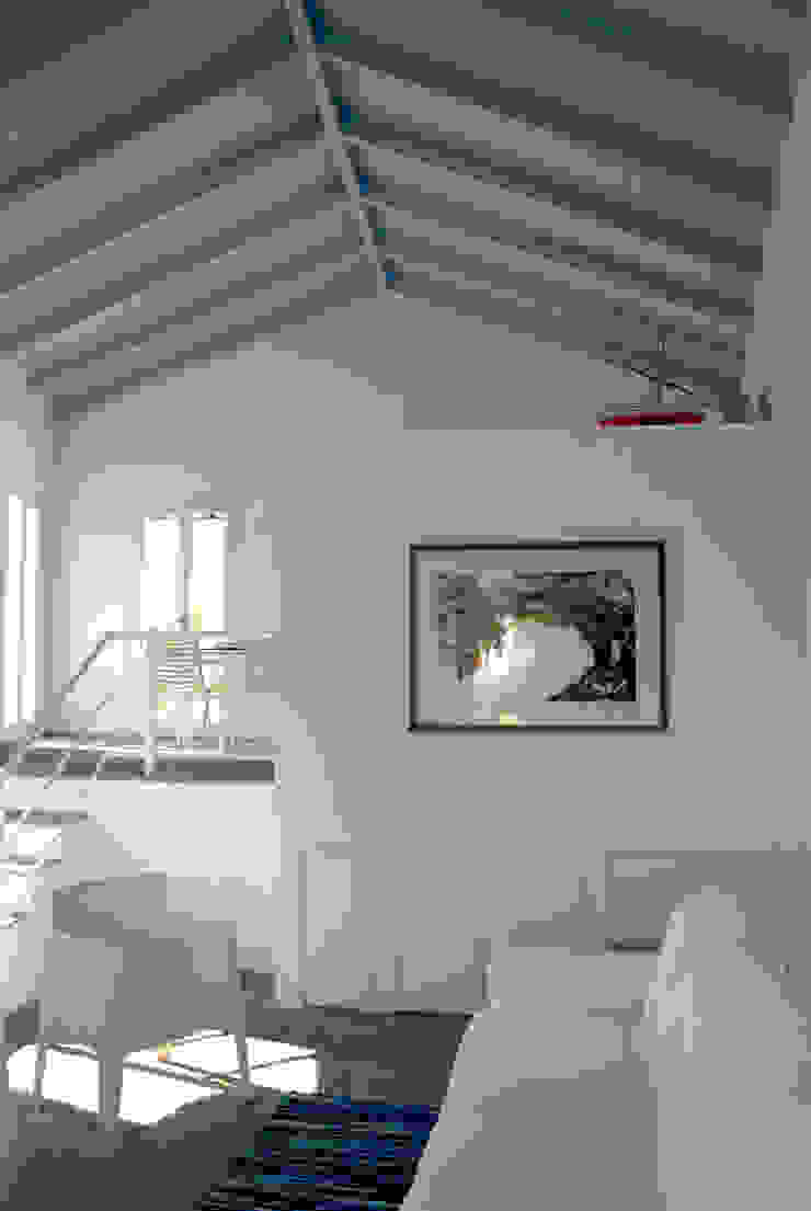 SOGGIORNO OPA Architetti Soggiorno minimalista Bianco soggiorno, bianco, blu
