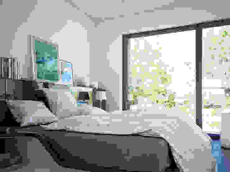 Großes Schlafzimmer mit Ankleide und Dusche im CONCEPT-M 165 Wuppertal von Bien-Zenker Bien-Zenker Moderne Schlafzimmer Fertighaus, Musterhaus, Nordrhein-Westfalen, Wuppertal, modern, Bien-Zenker, Besichtigung, große Glas- und Fensterflächen, Photovoltaik-Anlage, Einfamilienhaus, Villa, Haus, bauen, schlüsselfertig, made in Germany, nachhaltig, hell, Pultdach, finanzierbar, Preis-Leistungs-Verhältnis, Grundriss, ausgezeichnet, Preis, Service, Finanzierung, Hausbau, hauseigene Ladestation, hauseigene Sonnen-Batterie, Plus-Energie-Haus, Ankleide