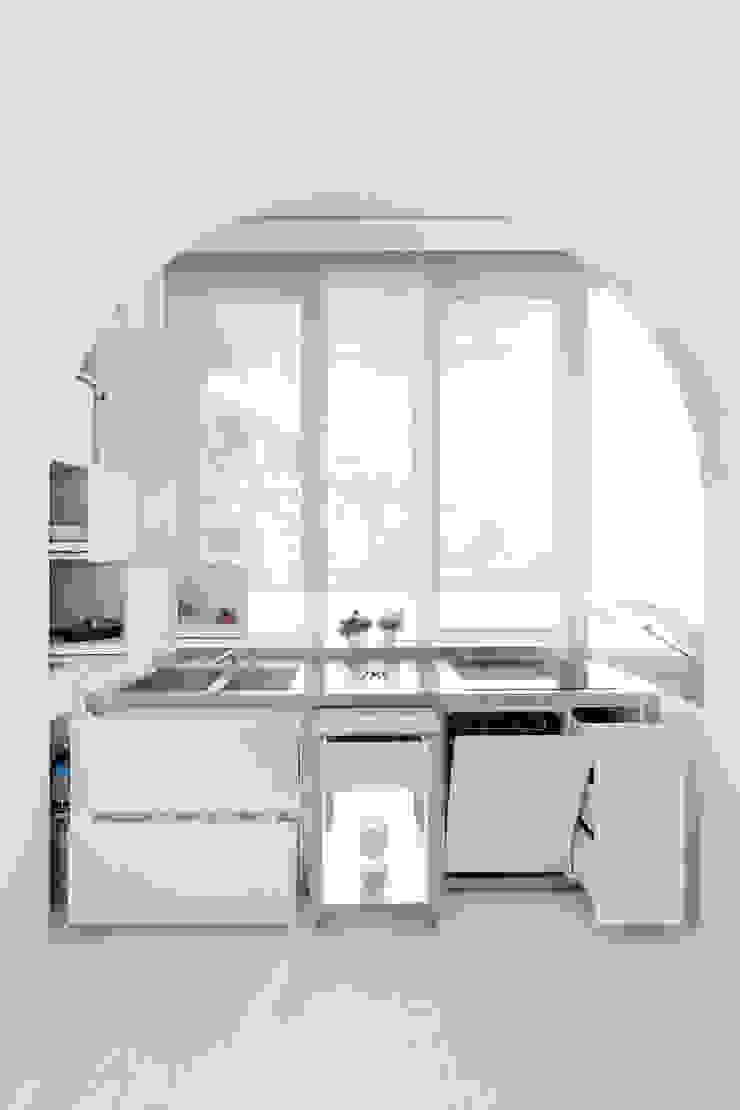 Cucina bianca, piccola e funzionale , Toffini Cucine Toffini Cucine Minimalistische Küchen Weiß Aufbewahrung und Lagerung