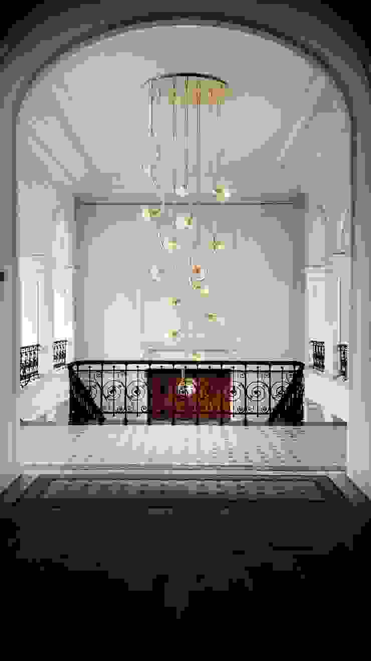 Ikebana by Romani Saccani Architetti Associati, MULTIFORME® lighting MULTIFORME® lighting Studio in stile classico Illuminazione