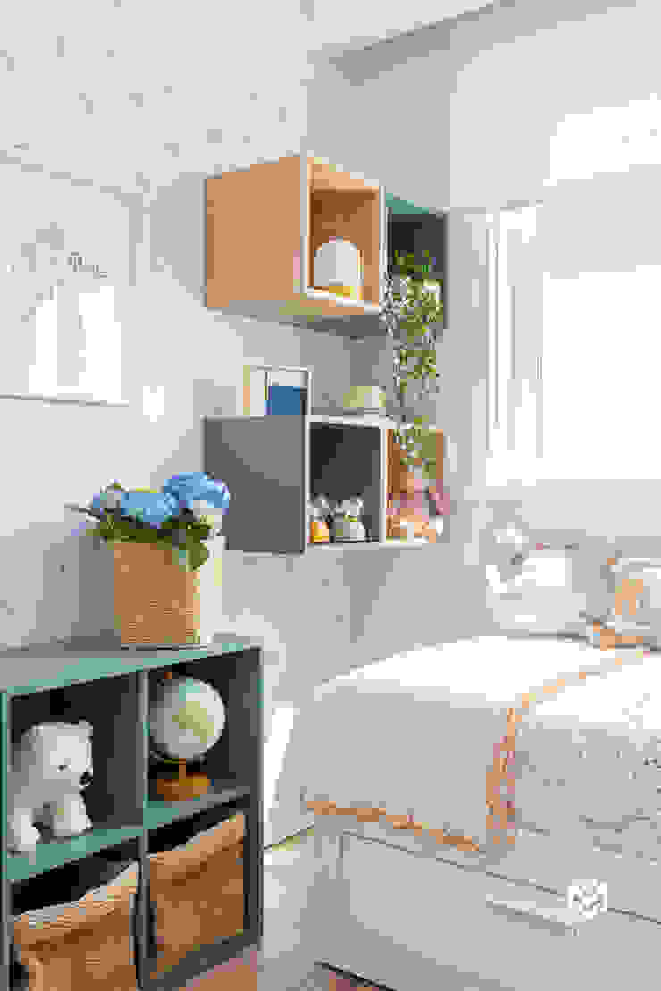 Dormitorio infantil acogedor y funcional María Del Valle Interior Staging Habitaciones de niños dormitorio-infantil-acogedor-repisas-flotantes-almacenamiento-cubos-modulares-papel-pintado