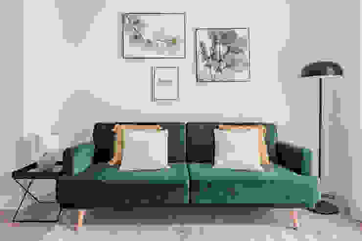 Salón en Arganda del Rey The Open House Salones de estilo industrial Verde sofa, terciopelo, industrial, alfombra, Mesas, auxiliares, Cojines, decorativos, Cuadros