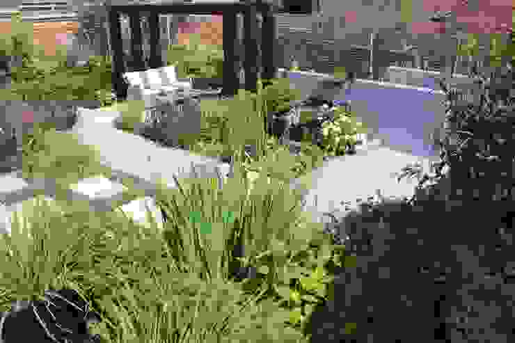 Sloped New-Build Plot to Relaxing Garden, Lush Garden Design Lush Garden Design Giardino moderno New build