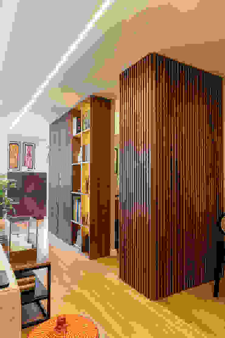 Hall - Apartamento Canela - SHI Studio Interior Design ShiStudio Interior Design Salas de estar modernas shistudio,shi studio, porto, portugal, decoração interiores, apartamento, hall de entrada, estante, sala de estar