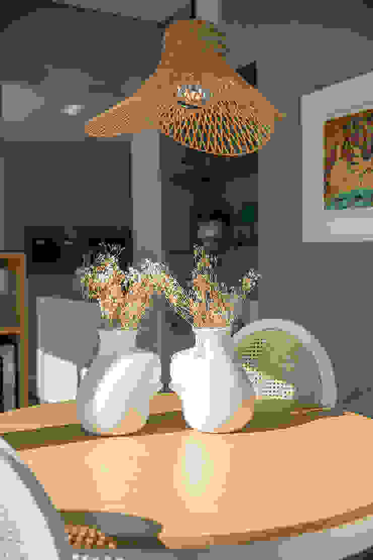 Cozinha - Casa em Moledo - Shi Studio Interior Design ShiStudio Interior Design Cozinhas escandinavas projeto; casa; shistudio; shi studio; porto; portugal; matosinhos; design, decoração, cozinha, vaso, candeeiro,Acessórios e têxteis
