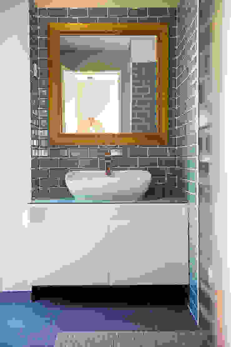 Casa de banho - Casa em Moledo - Shi Studio Interior Design ShiStudio Interior Design Casas de banho campestres projeto; casa; shistudio; shi studio; porto; portugal; matosinhos; design, decoração, casa de banho, espelho