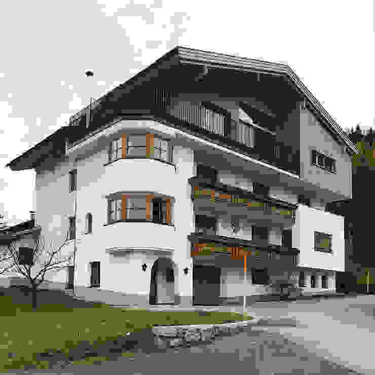 Mehrfamilienhaus, Aufstockung, Holzfassade, Balkon, Erker, Passivhaus Melis + Melis Architekturbüro Landhaus