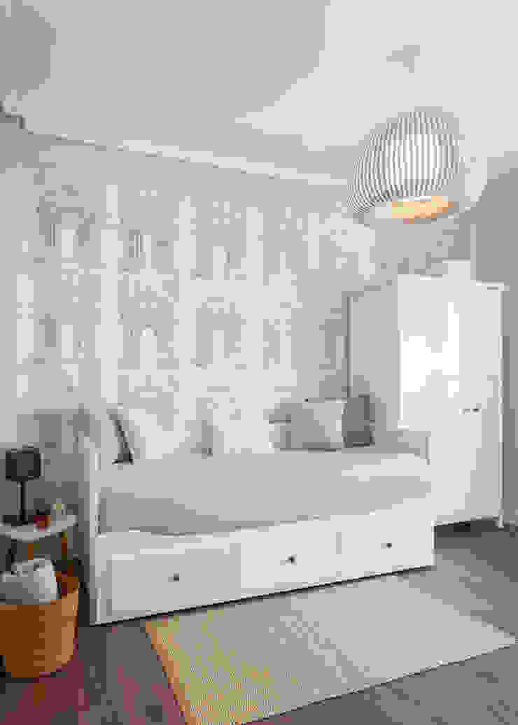PROYECTO REFORMA Y EQUIPAMIENTO DE VIVIENDA MIREN RUIZ INTERIORISMO Dormitorios de estilo clásico dormitorio invitados, dormitorio auxiliar, papel pintado