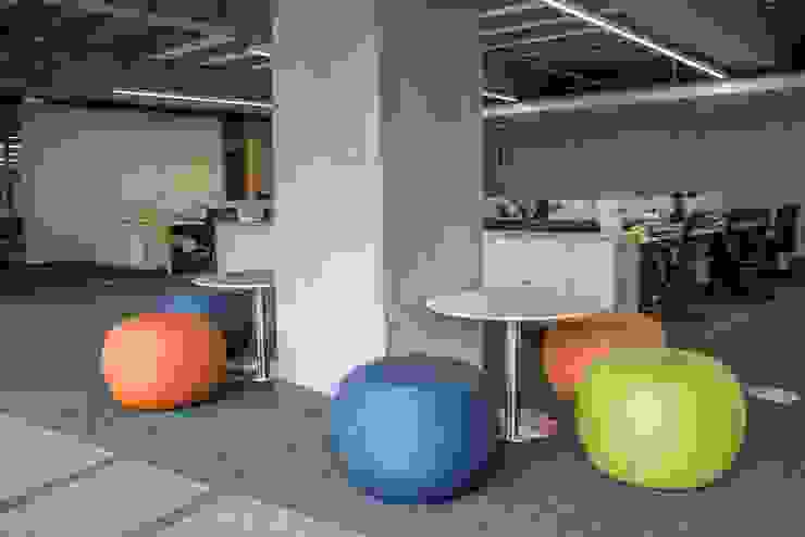 oficinas flexibles Joelia Dávila Estudios y despachos de estilo moderno