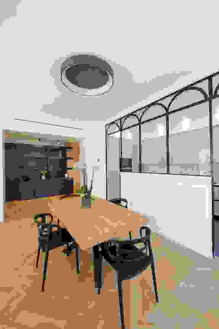 Casa VF, Arbit Studio Arbit Studio Klassische Esszimmer Holz Blau