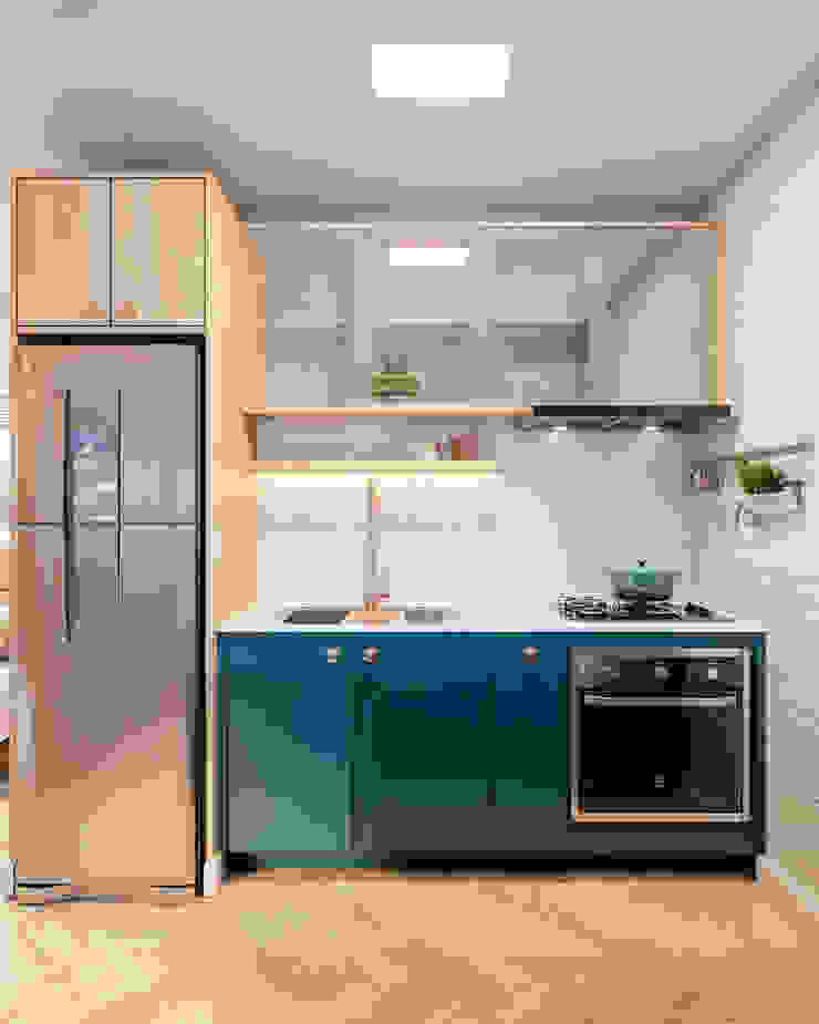 Studio 36 m² Mariana Lourenço Interiores Cozinhas pequenas Armários, Mobiliário, Bancada, Prédio, Propriedade, Utensílio de cozinha, Fogão de cozinha, Eletrodoméstico, Cozinha, Toque