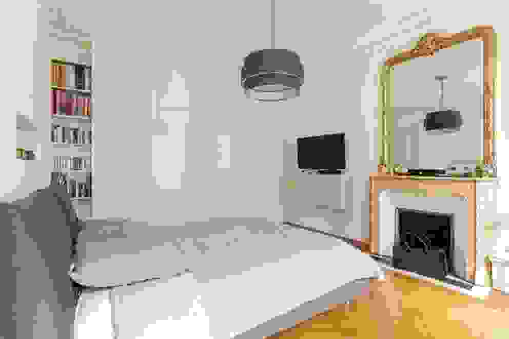 Rénovation complète d’un appartement à Paris - Photos: Sébastian Erras, QUID Architecture QUID Architecture Moderne Schlafzimmer