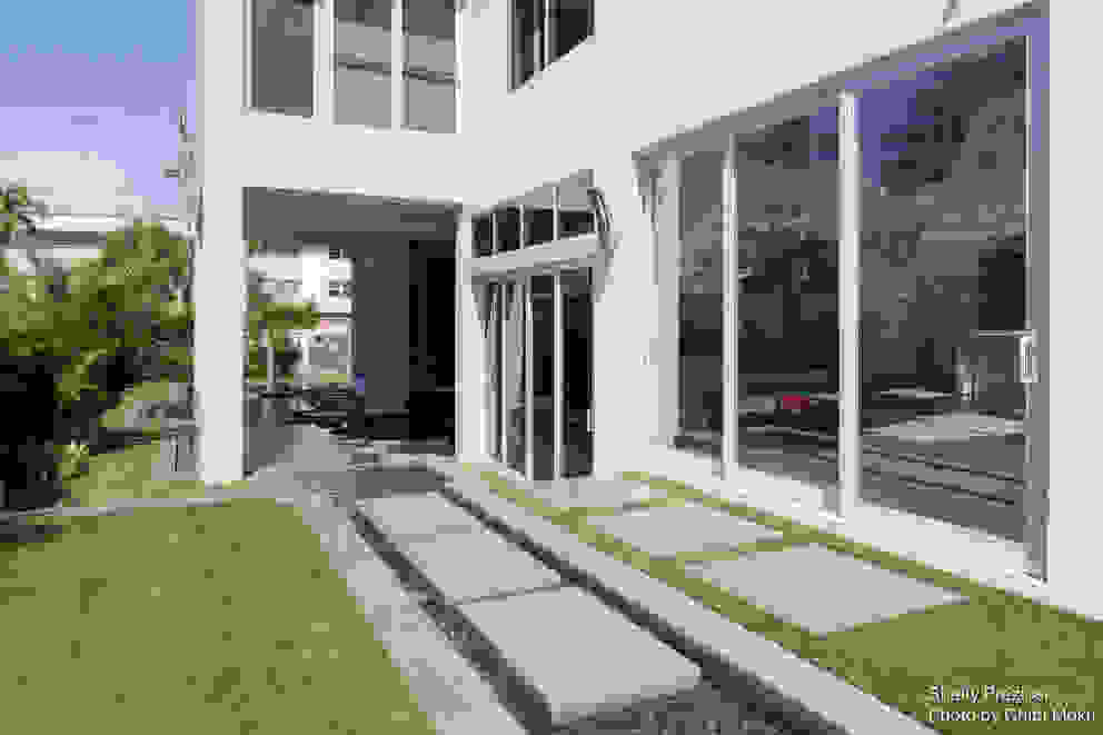Shelly Preziosi Designs | Modern Muse | Deerfield Beach, FL, Chibi Moku Architectural Films Chibi Moku Architectural Films Modern home Concrete White