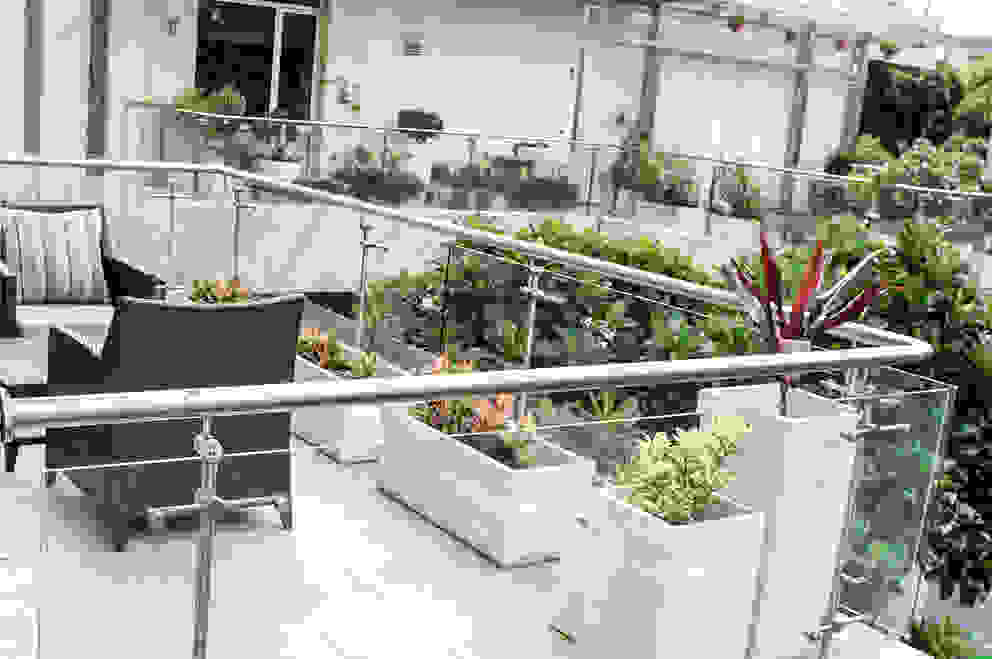 Terrace Garden Decor at Civil Lines, Delhi Grecor Floors White