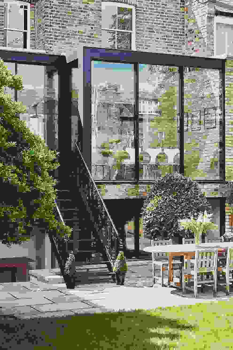 ​Gauden Road homify Basement windows Aluminium/Zinc Black IQ GLASS,gauden road,kaap studio,minimal windows