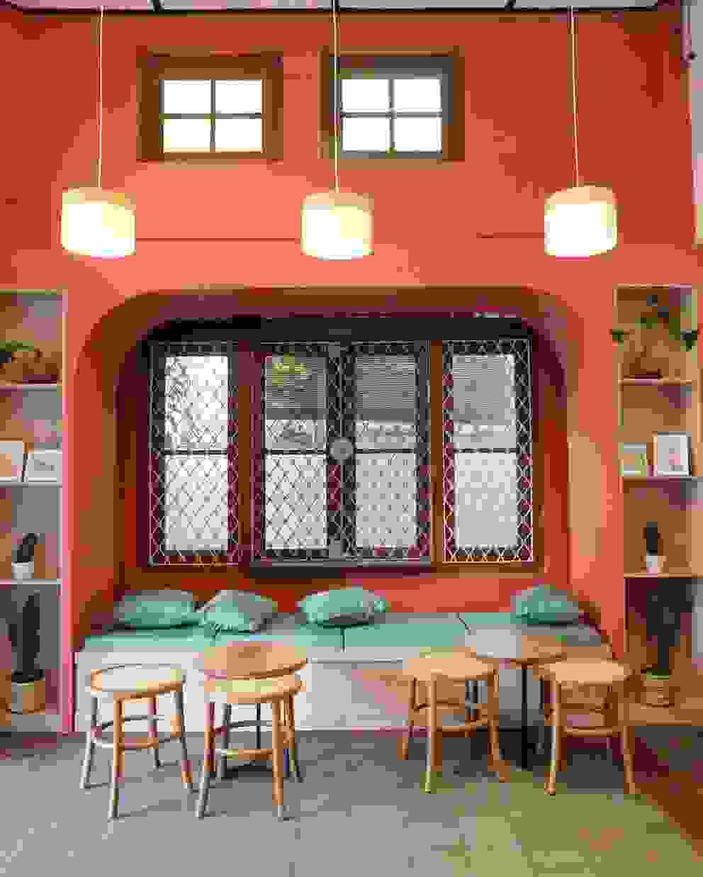 MASSIMO GELATO CAFE & MUSEUM, sesami.id sesami.id Commercial spaces Bricks Red Gastronomy