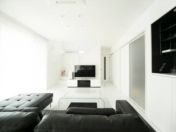 白を基調としたスタイリッシュな家 Homify 白を基調としたスタイリッシュな家 Homify