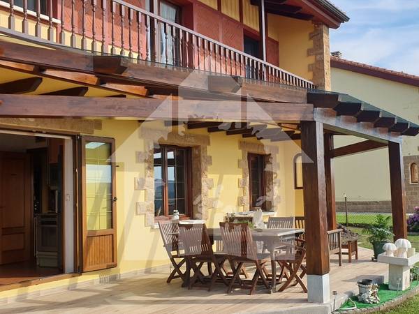 Porches En Madera Pino Laminado Y Cortinas De Cristal Homify