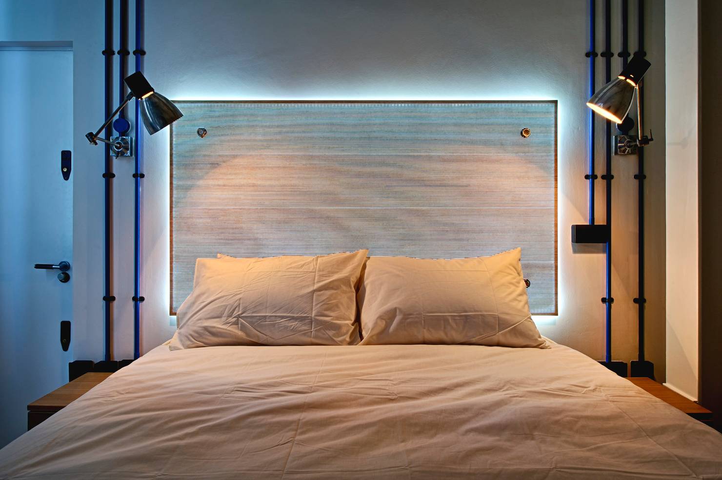 Кровати с шикарным изголовьем, которые украсят вашу спальню- фотографии
				