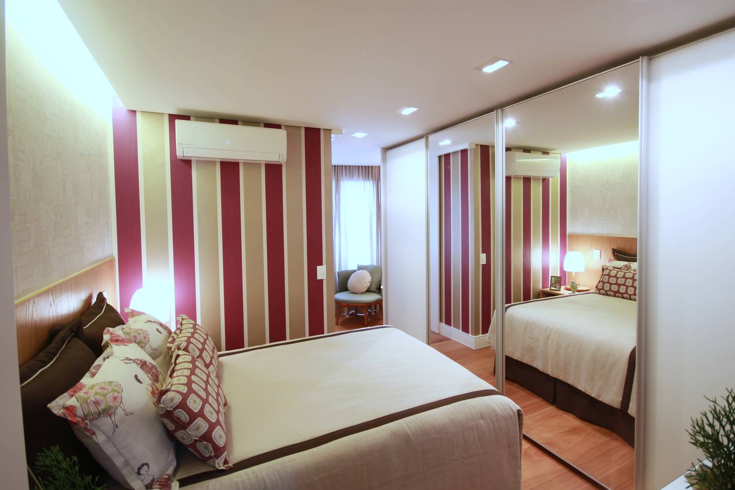 10 ideas for creating more space in a small bedroom