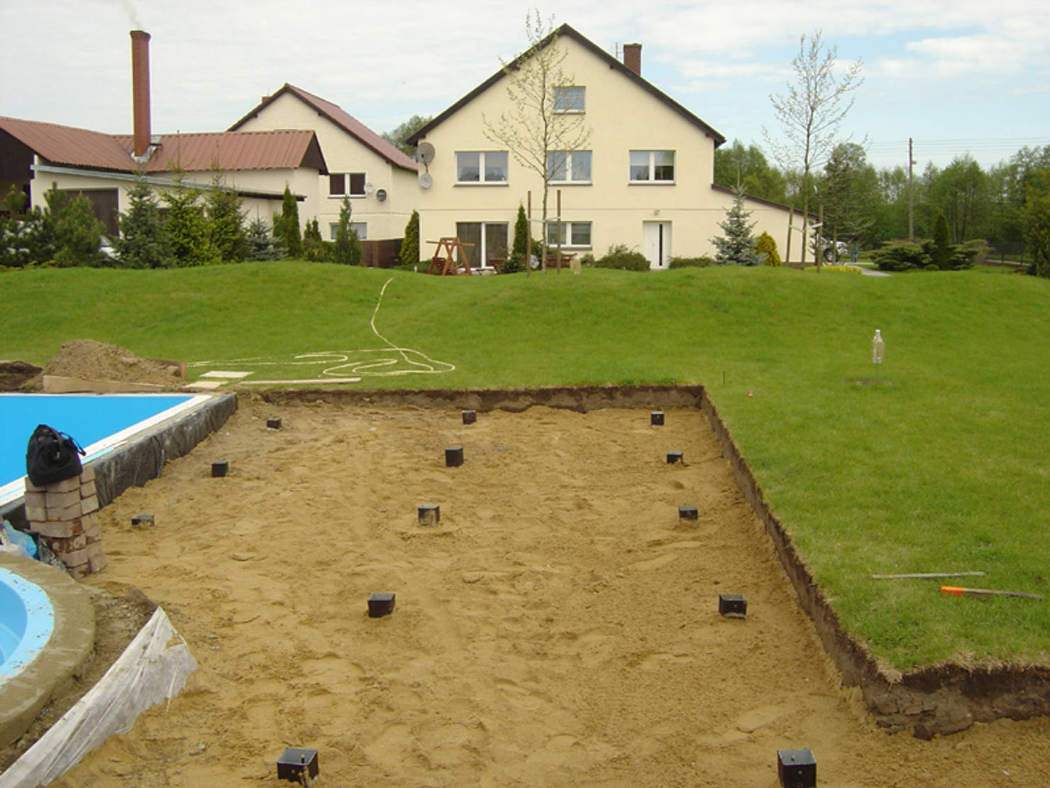 Wie man eine Holzterrasse baut. Schau' wie sie es gemacht haben, Schritt für Schritt!