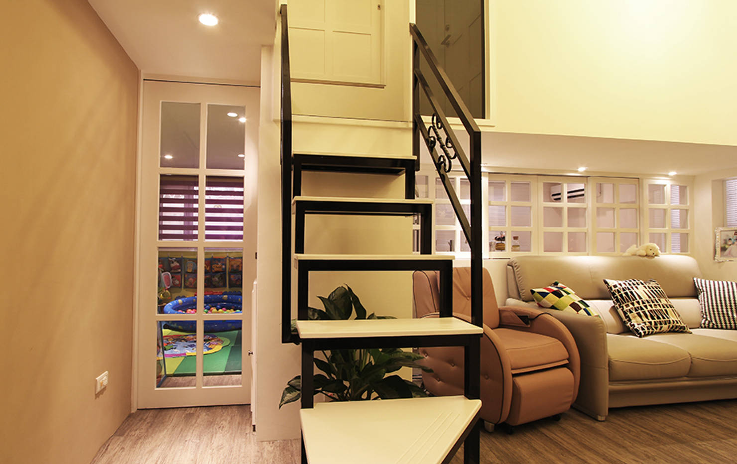 Сделайте лестницу изюминкой своего дома!- фотографии
				
